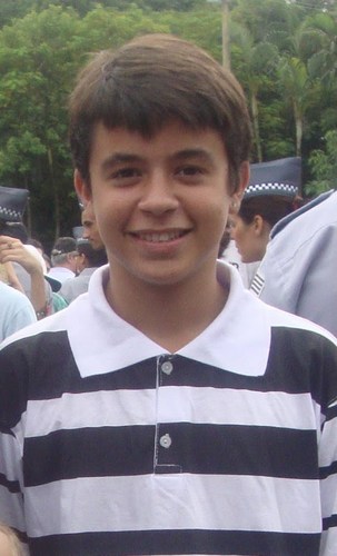 Não ligo que me olham da cabeça aos pés porque nunca farão minha cabeça e nunca chegaram aos meus pés!