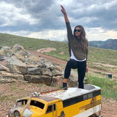 Emuhhlee28's profile picture. oof...