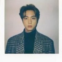 .(@seokjinieswaist) 's Twitter Profile Photo