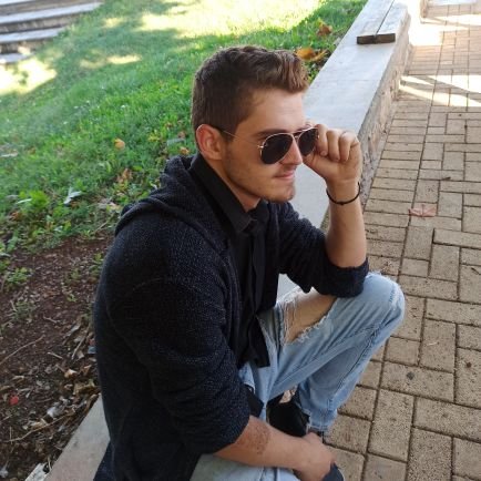 XcEgE5Dg0AoAN4b's profile picture. Κιθάρα, πιάνο, αρμόνιο, γυμναστική, συνθέτης, κωμικός,