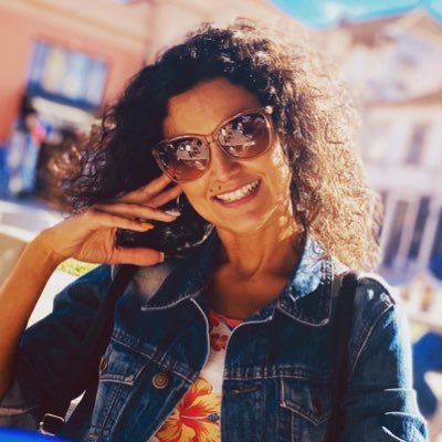 Sou determinada, dificilmente desisto do que procuro, luto até à exaustão para alcançar os meus objetivos. Amo a minha profissão. Ponto fraco: minha filha.