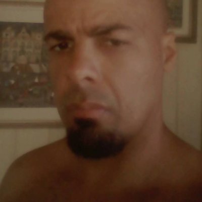 Triste pela estupidez, o preconceito e o fanatismo cego de uma minoria míope, que se orgulha em semear o ódio. Triste por ser negro, em um país de imbecis...