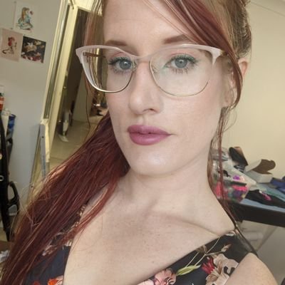 Cat lady. I enjoy making cosplay, corsets and underwear.