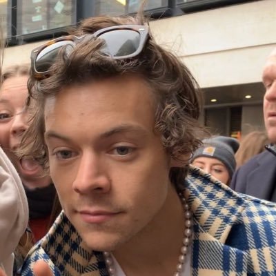 signoftheharry's profile picture. —— harry pic , gif and video bot! | turn on notifs!