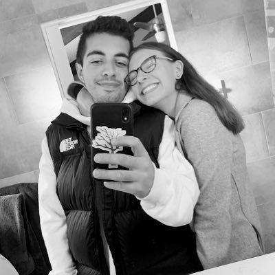 jessicalaurenza's profile picture. Follow me on LinkedIn or don’t talk to me