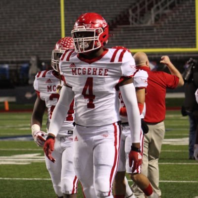 DE/RB/6’4” 225 •Class of 2021• 3.4 GPA • 20 ACT