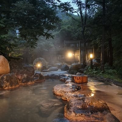 岐阜県平湯温泉ひらゆの森の裏アカウントです♨
温泉や自然との暮らしに関する、小さな・幸せなつぶやきを小さな社員が発信します📨
🙋私とツイッターで遊びましょう!!
ちなみに、ひらゆの森は源泉掛流温泉施設、他にキャンプ場・スキー場・お食事処・ホテルも所有する温泉リゾートです！
インスタのフォローもよろしくお願いします♡