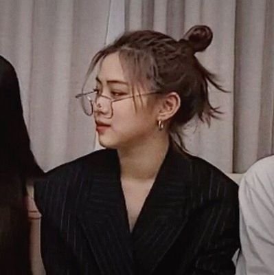 ⠀⠀ ⠀⠀ ⠀⠀ • SHE/HER - CHECK CARRD BYF •
⠀⠀ ⠀⠀ ⠀⠀⠀⠀⠀ ⠀ — Sii sempre te stesso. —