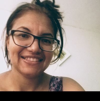 Só Deus pode dar a alegria, mas
você pode sorrir a todos.