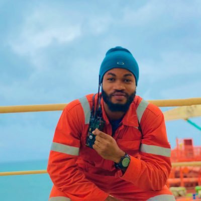 🚢 🚢 citizen of the whole world— #sailor #MAN UTD FAN #DC I follow back ASAP