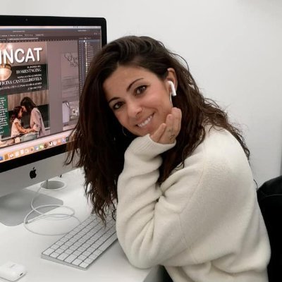 Publicista, Diseñadora Gráfica y apasionada del Branding. Especialista en Marketing Digital. Debilidad especial por la gente que sonríe y por los más pequeños.