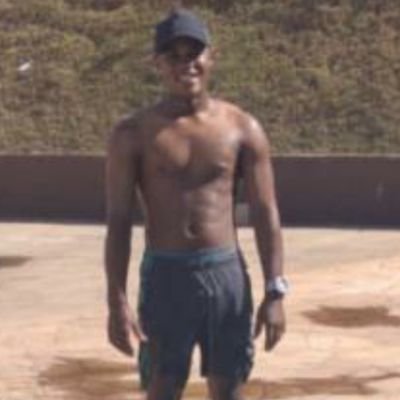 sou especial pq sou uma pessoa de bem com ah vidaa naturalmente..
E também sou muito família gosto de praia ..de um churrasco .. e gosto de joga um futebol .