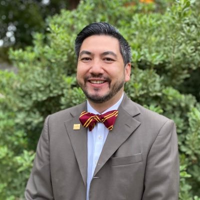 Building relationships and connecting people to their passions. Tweets about my adventures, progressive politics, social justice and food.