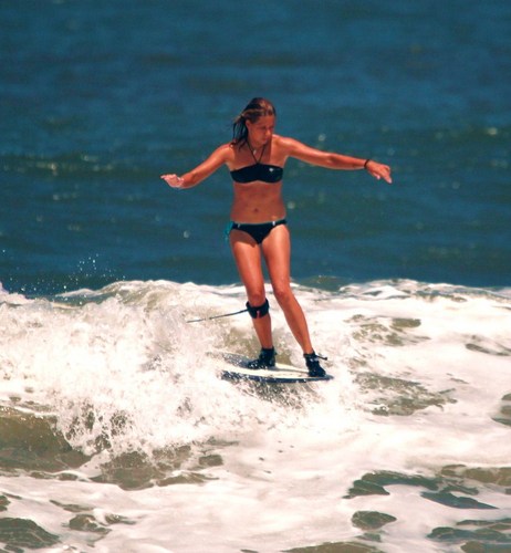 Dutch female longboarder who loves surfing, instructing, competing, travelling and my friends & family