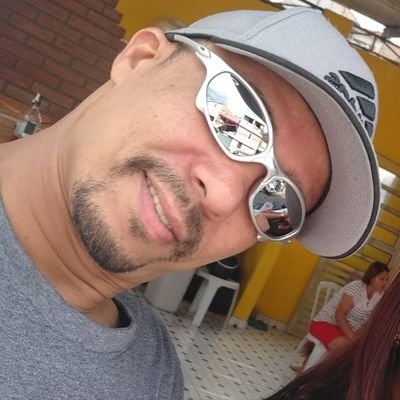 meu nome é Tony,adoro fazer novas amizades,gosto de conhecer pessoas