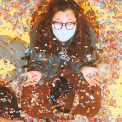 Ms. Frizzle wannabe || she/her || artist 🌼✨ || Scientist ||
