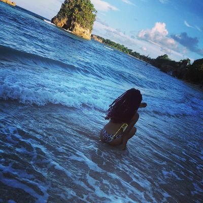 MsCorbeau's profile picture. Life shrinks or expands in proportion to one's courage #AnaisNin