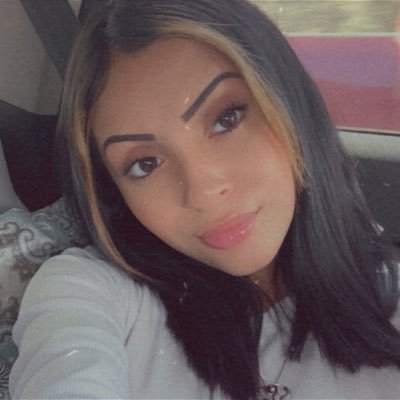 real life angel 🦋 sc:baby_cakess000😅 TikTok- @_lildessxd 🍂