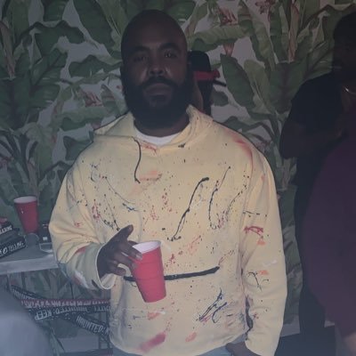 Just_jRh3's profile picture. Life is what you make it! God gave you two hands and one mouth so u can do more than u say.