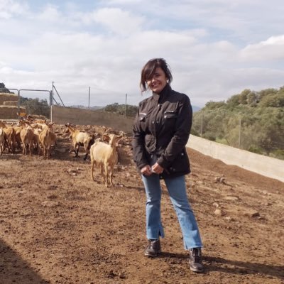 Periodista, hoy presentadora y reportera de Tierra y Mar en CSTV. Escuchar, aprender, contar y respetar