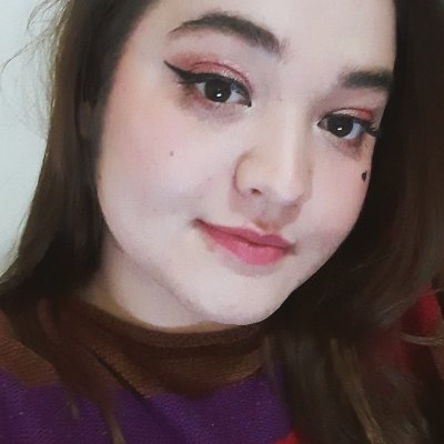 dolahres's profile picture. Meu gato Meia-Lua suspeita que eu seja hipocondríaca, mas não se preocupem, estou tomando remédios para isso.  // Quero https://t.co/LefC4Gfjzs