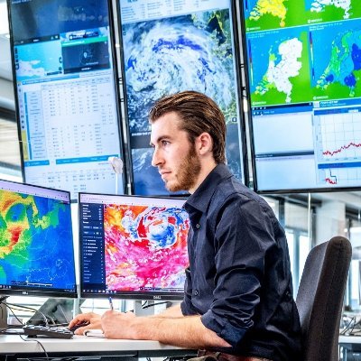 Meteoroloog bij Infoplaza | weerpresentator radio & tv | meteo-redactie Weerplaza, stormchasing,  WRF modelling, Python programming. Fanatiek visser, voetballer