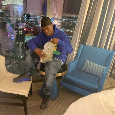 SquirtSumthin's profile picture. only thing i care about is money n family