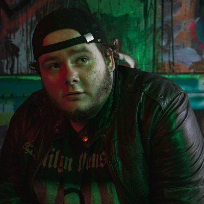 24 year old filmmaker. Owned a haunted attraction until it was struck by lightning @FactoryofFearYT