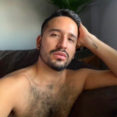 An Aquarian who loves Espresso and thrives on Tech, Good Energy, & 3-item Lists.