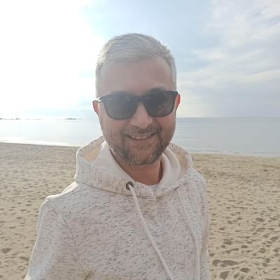 Hoş geldin!
Biz bırаktığın gibiyiz. Ustаlаştık birаz dаhа tаşı kırmаktа, dostu düşmаndаn аyırmаktа..