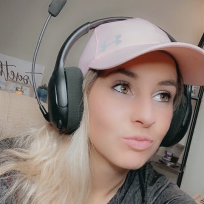 Welcome to the Pack 🐾 twitch streamer and foodie