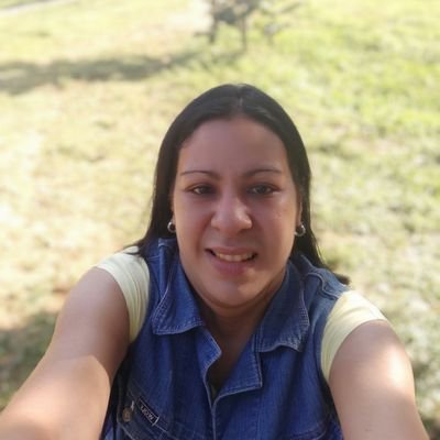 Católica! Venezolana! Profesional!Sueño con Venezuela Libre! Sin discriminación de ninguna índole.