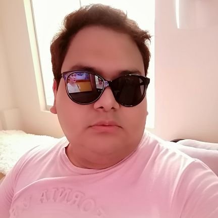 Psicólogo sin licencia, opinólogo amateur, hedonista de fin de semana, melómano nocturno y fiel creyente 24/7. 🛡️