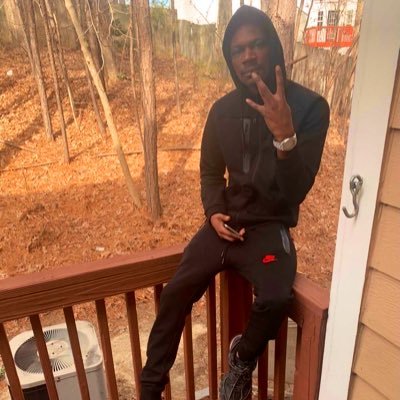 CdoggB's profile picture. BULLY THE WORLD💚💚💚💫