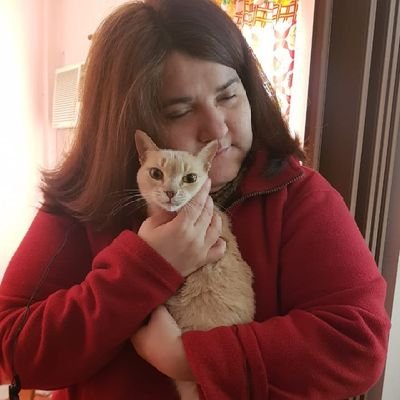 Introvertida, me gusta leer, en especial novelas románticas. En busca de un presente mejor para mi y rezo por lo mejor.