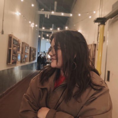 unfancyandy's profile picture. she/her