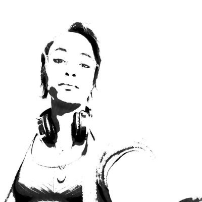 Lawry_the_Bee's profile picture. Currently eating