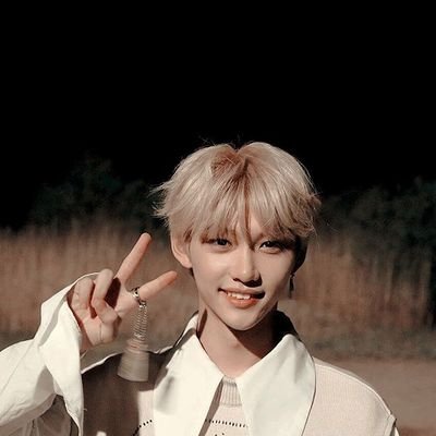 #UNREAL -dancer and main rapper of Stray Kids- 'Lee Felix, your cutie sunshine' 00L