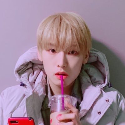 inseongbabe's profile picture. #𝘋𝘈𝘞𝘖𝘕: *𝘨𝘪𝘨𝘨𝘭𝘦𝘴 𝘪𝘯 𝘵𝘪𝘯𝘺*