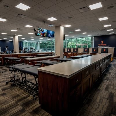 @IlliniAthletics Football Sports Medicine Staff |
Providing healthcare information and education for @IlliniFootball student-athletes