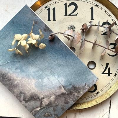 紙が好きすぎるいきものです。愛してやまない紙を使ってノートを制作・販売中📓
日々のつぶやき・イベント情報はInstagramへ→https://t.co/r2LNtRx65a