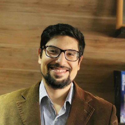 Ingeniero Comercial mención informática
MBA executive
Master Marketing Digital