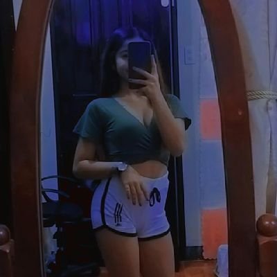 Rianaaaa_19's profile picture. 💨