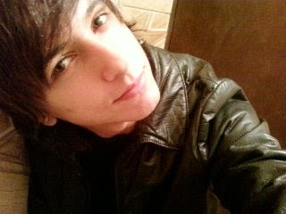 sou carinhoso, simpatico, romantico quando preciso!!
Gosto de todo o tipo de musica, gosto muito de animes, mangas, seriados, filmes! tudo de varios tipos!