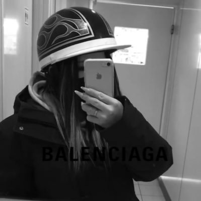 ay____8888's profile picture. 18