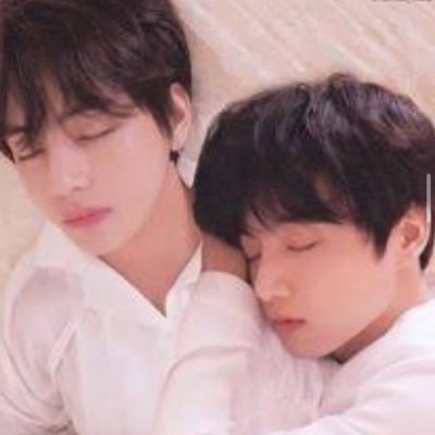 𝕀𝕞 𝕔𝕣𝕒𝕫𝕪 but I’m always here.𝕀𝕞 𝕙𝕖𝕣𝕖 for 𝕪𝕠𝕦 and since you came across this please follow me ily ARMYJust your panSagittarius here💜👌🏼🌈😘