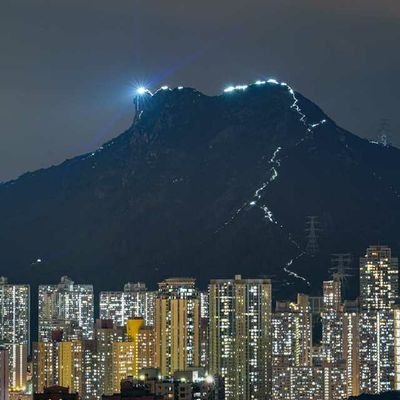 Ich bin ein Hongkonger.
Kämpfe für Freiheit.
Steh mit Hongkong zusammen.