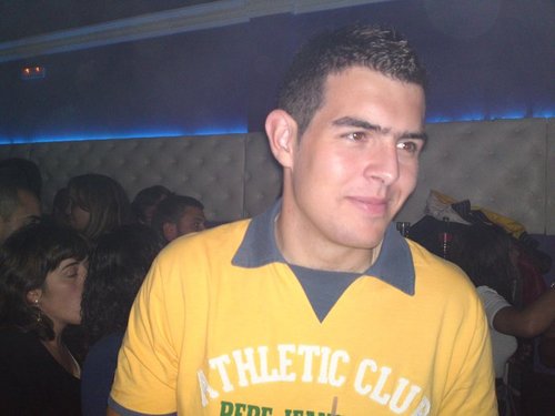 Licenciado en ADE,me interesa la economía,los mercados,empresas,política, deportes etc