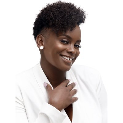 Celebrity Hairstylist | Industry Expert | Lifestyle Creator (Food Adventures @deedeelovesfood 😋)