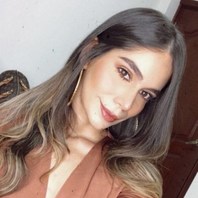 Apasionada studiante de ciencias politicas y relaciones internacionales. @U_Landivar
Pero amo más a los perros y los paisajes.